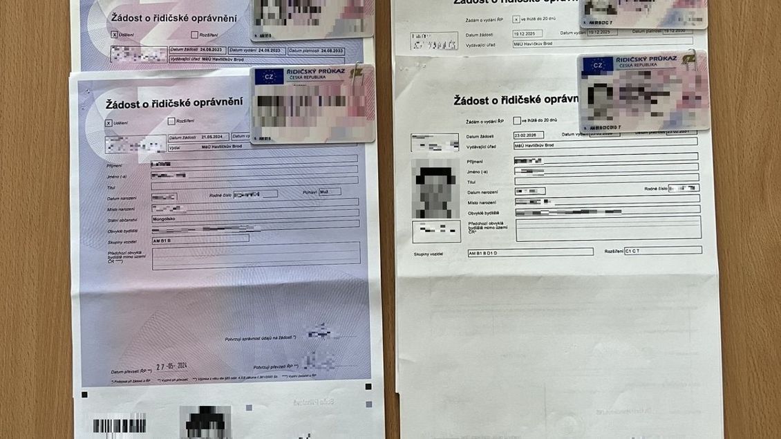 Mongolové si na Vysočině chodili pro řidičáky na autobus či kamion, přitom nikdy neseděli za volantem - Novinky